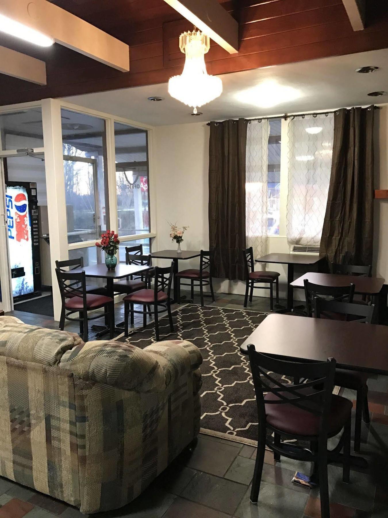 Budget Inn Batavia Extérieur photo